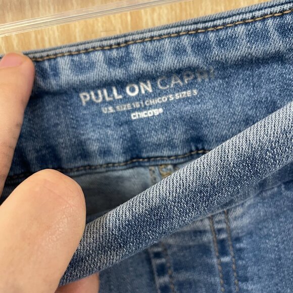 Chico's blue denim embroidered capris size 16 - Picture 3 of 5